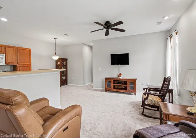Listing Photo 4 - Condo for sale in building located at 594 Olde English Cir, Howell, MI 48855