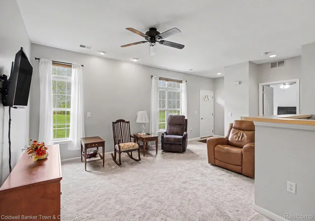 Listing Photo 5 - Condo for sale in building located at 594 Olde English Cir, Howell, MI 48855