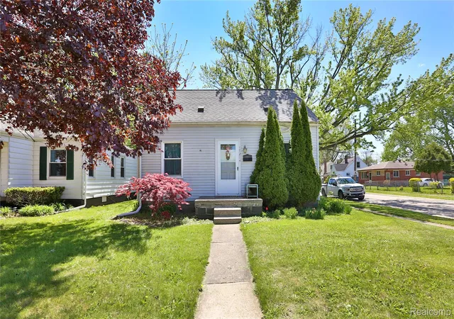 Homes for sale in Eastpointe City Macomb, MI | 17204 Stephens Dr, Eastpointe City Macomb, MI 48021 | MLS# 20261031986