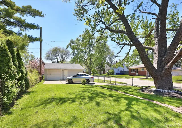 Homes for sale in Eastpointe City Macomb, MI | 17204 Stephens Dr, Eastpointe City Macomb, MI 48021 | MLS# 20261031986