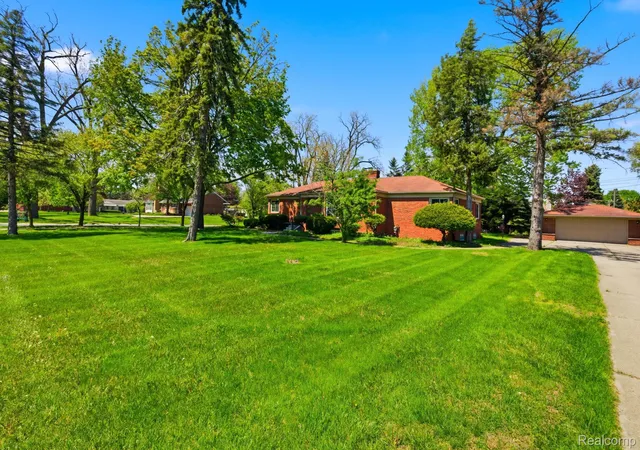 1st image of 35564 Schoolcraft Rd, Livonia City Wayne, MI 48150 | MLS# 20261032024