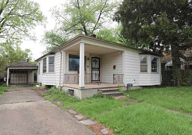 Photo 2 of Single family home for sale at 2835 Begole St, Flint, MI 48504 | MLS# 5050206615 | Listing updated on 2026-09-03
