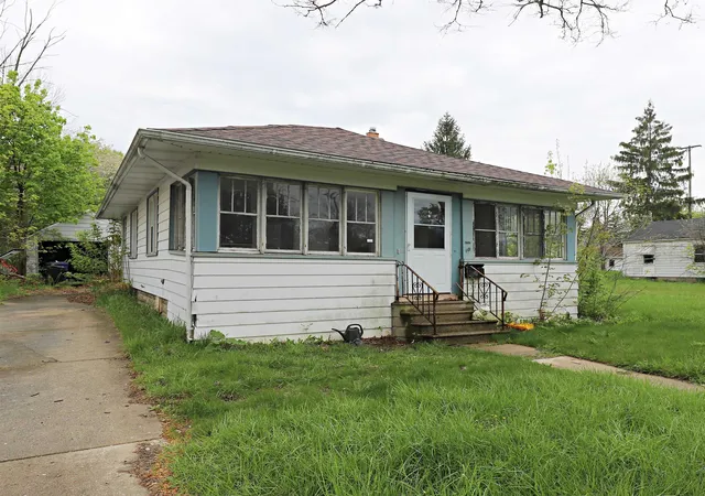Photo 2 of Single family home for sale at 1717 Stevenson St, Flint, MI 48504 | MLS# 5050206619 | Listing updated on 2026-05-08