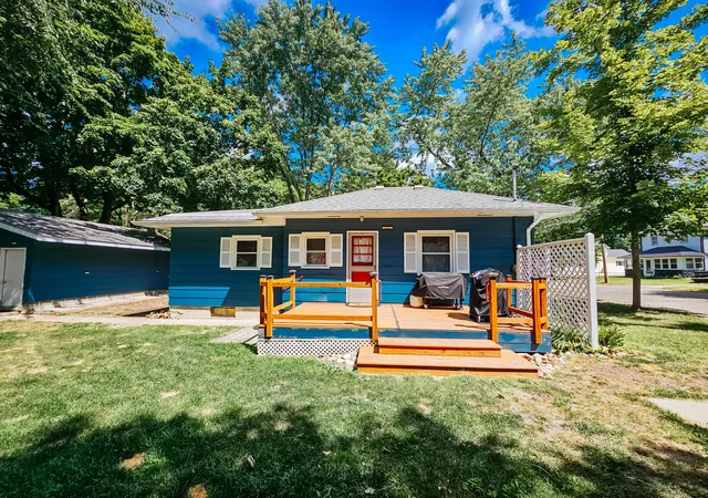 Homes for sale in Hillsdale, MI | 58 Salem St, Hillsdale, MI 49242 | MLS# 53026020303