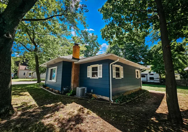 Homes for sale in Hillsdale, MI | 58 Salem St, Hillsdale, MI 49242 | MLS# 53026020303