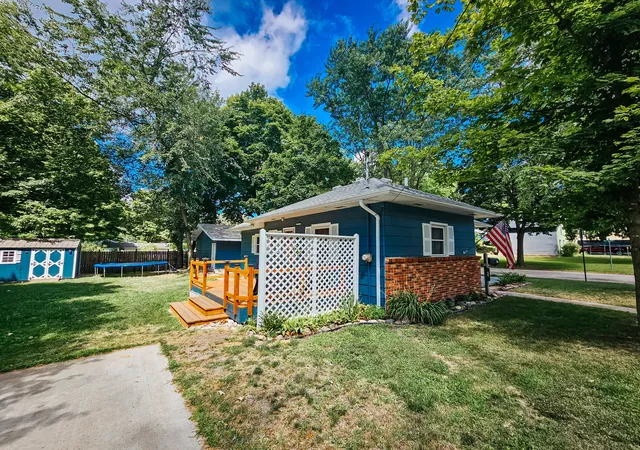 Homes for sale in Hillsdale, MI | 58 Salem St, Hillsdale, MI 49242 | MLS# 53026020303