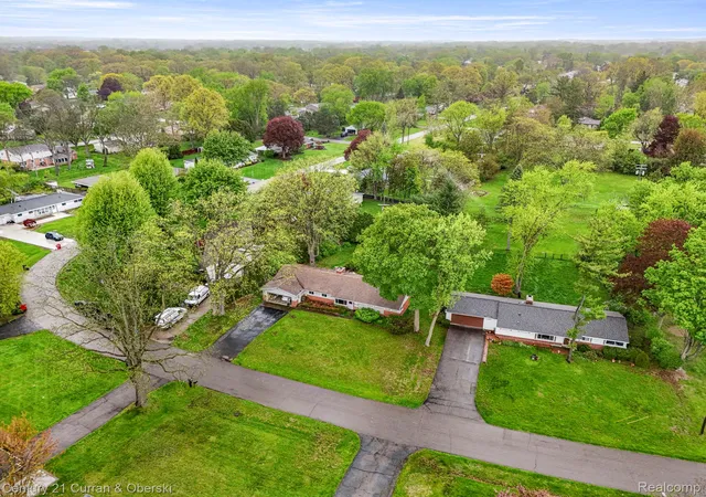 Photo 2 of Single family home for sale at 7271 Cottonwood Knoll, West Bloomfield, MI 48322 | MLS# 20261032088 | Listing updated on 2026-07-06