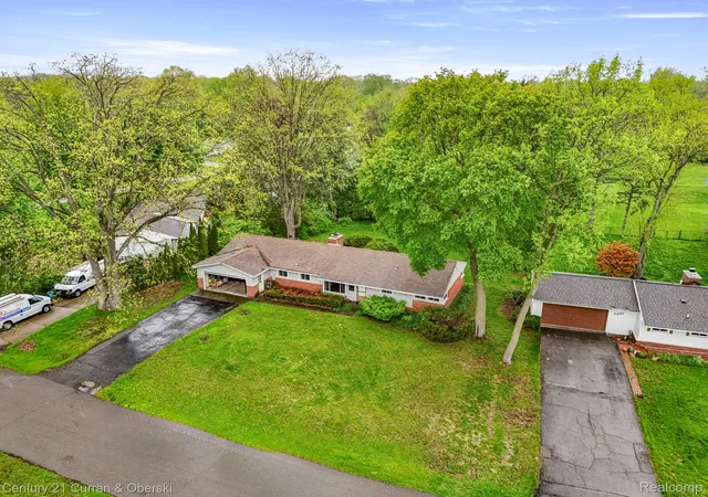 Photo 4 of Single family home for sale at 7271 Cottonwood Knoll, West Bloomfield, MI 48322 | MLS# 20261032088 | Listing updated on 2026-07-06