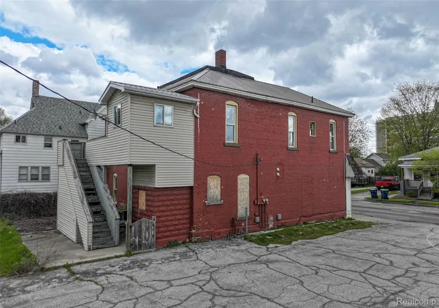 Photo 3 of Single family home for sale at 310 S Henry St, Bay City, MI 48706 | MLS# 20261032092 | Listing updated on 2026-07-06