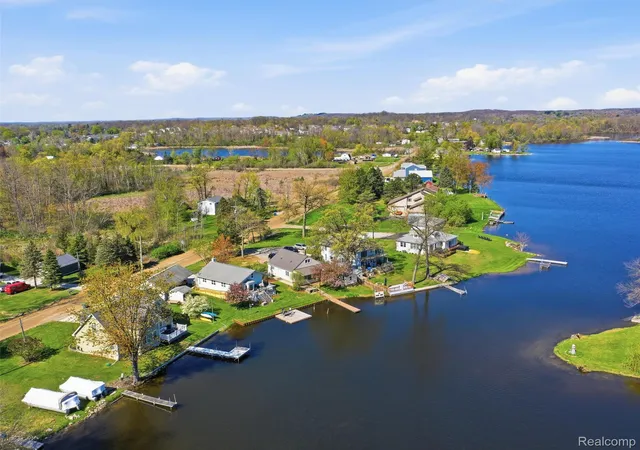 Photo 1 of Sale Pending at 9114 Pontiac Lake Rd, White Lake, MI 48386 | MLS# 20261032153 | Listing updated on 2026-09-13