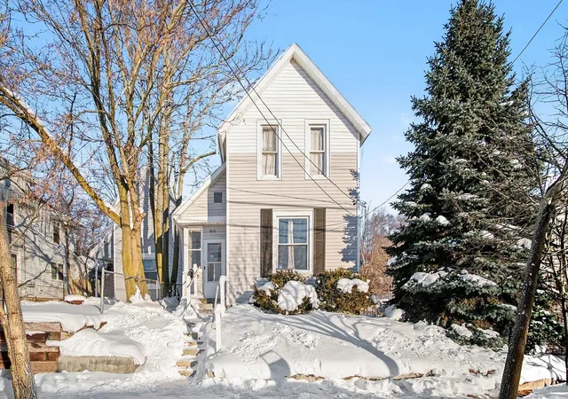 Homes for sale in Grand Rapids, MI | 916 Lafayette Ave Ne, Grand Rapids, MI 49503 | MLS# 65026020424
