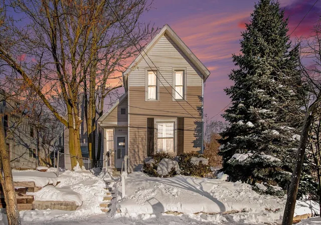 Homes for sale in Grand Rapids, MI | 916 Lafayette Ave Ne, Grand Rapids, MI 49503 | MLS# 65026020424