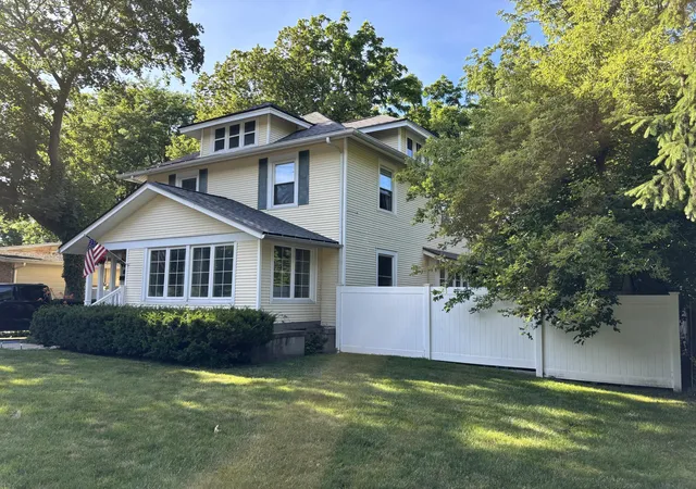 Photo 3 of Single family home for sale at 2217 Boston St SE, Grand Rapids, MI 49506 | MLS# 65026020456 | Listing updated on 2026-09-16