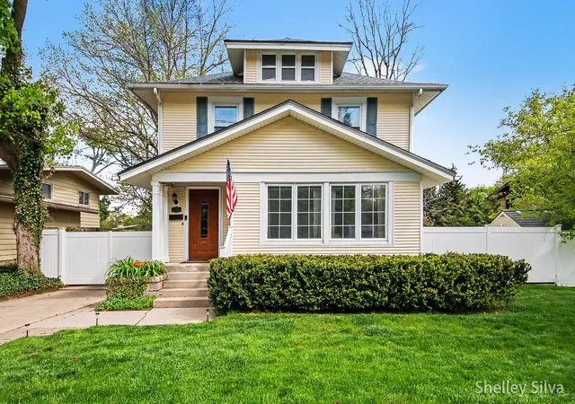 Photo 4 of Single family home for sale at 2217 Boston St SE, Grand Rapids, MI 49506 | MLS# 65026020456 | Listing updated on 2026-09-16