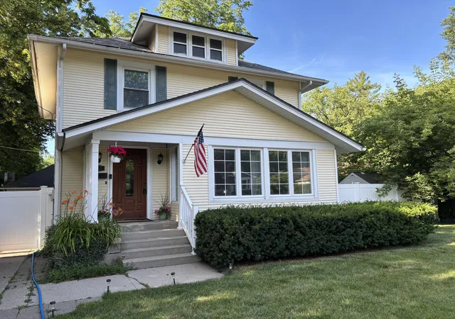 Photo 1 of Single family home for sale at 2217 Boston St Se, Grand Rapids, MI 49506 | MLS# 65026020456 | Listing updated on 2026-08-29