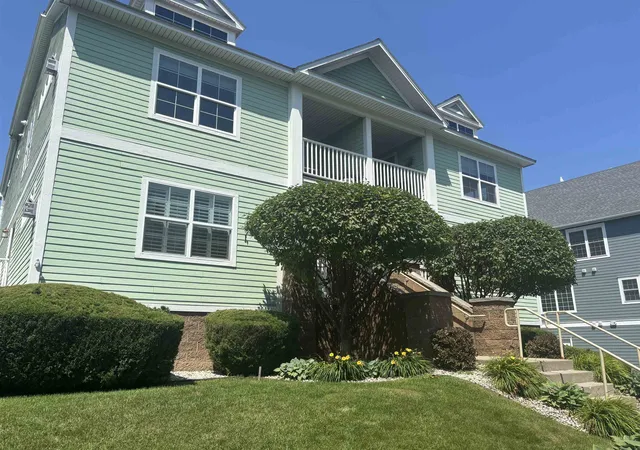 2nd image of 707 E State St, Traverse City, MI 49686