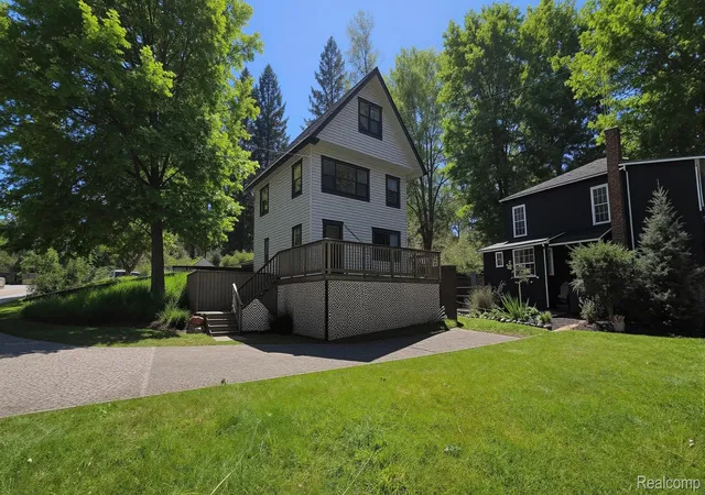 Photo 1 of Sale Pending at 9847 Portage Lake Ave, Pinckney, MI 48169 | MLS# 20261032444 | Listing updated on 2026-07-07