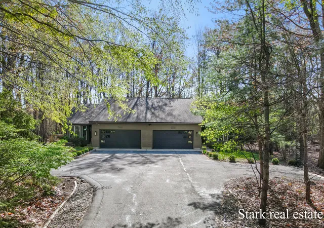 Listing Photo 2 - Condo for sale in building located at 3670 Henry St, Norton Shores, MI 49441