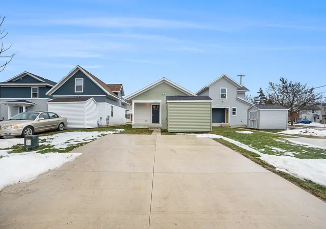 Homes for sale in Grand Rapids, MI | 2083 Linden Ave Se, Grand Rapids, MI 49507 | MLS# 71026020637