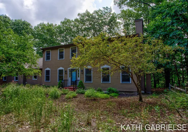 2nd image of 313 Stickney Ridge Rd, Grand Haven, MI 49417 | MLS# 71026020655