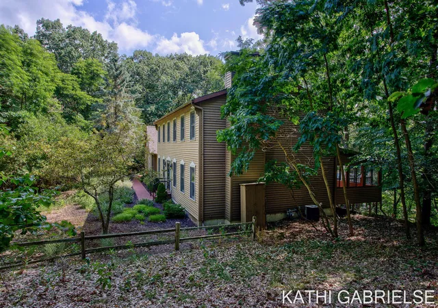 Photo 3 of Single family home for sale at 313 Stickney Ridge Rd, Grand Haven, MI 49417 | MLS# 71026020655 | Listing updated on 2026-10-07