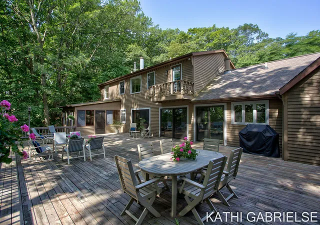 Photo 4 of Single family home for sale at 313 Stickney Ridge Rd, Grand Haven, MI 49417 | MLS# 71026020655 | Listing updated on 2026-10-07