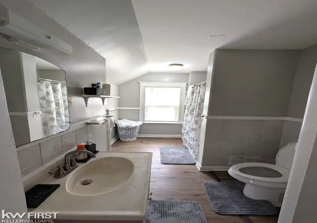 Listing Photo 5 - Condo for sale in building located at 609 Thomson St, Flint, MI 48503