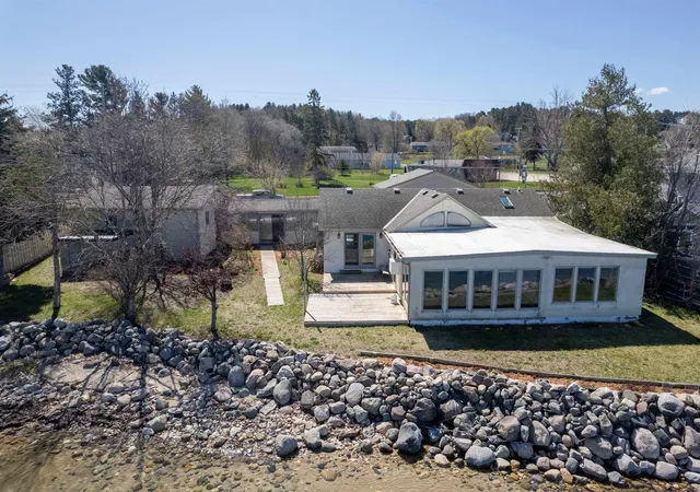 Homes for sale in Williamsburg, MI | 5271 Us 31 N, Williamsburg, MI 49690 | MLS# 78080067915