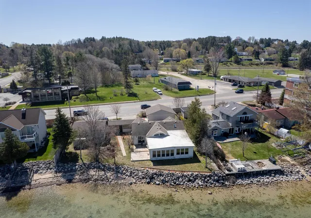 Homes for sale in Williamsburg, MI | 5271 Us-31 N, Williamsburg, MI 49690 | MLS# 78080067915