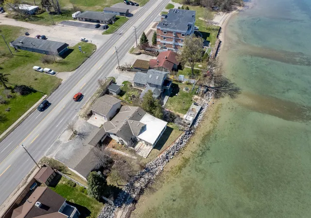 Homes for sale in Williamsburg, MI | 5271 Us 31 N, Williamsburg, MI 49690 | MLS# 78080067915