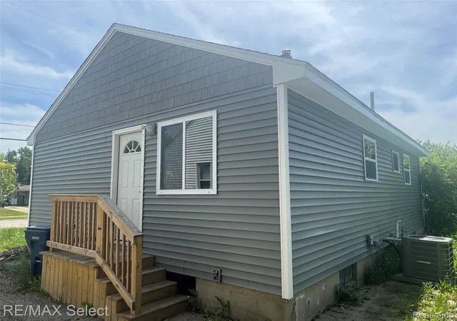 Photo 3 of Single family home for sale at 3302 Miller Rd, Flint, MI 48503 | MLS# 20261032541 | Listing updated on 2026-09-21