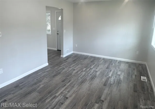 Photo 4 of Single family home for sale at 3302 Miller Rd, Flint, MI 48503 | MLS# 20261032541 | Listing updated on 2026-09-21