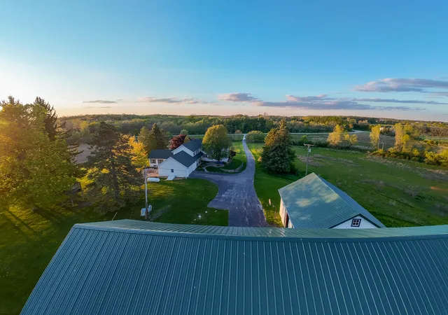 Photo 4 of Single family home for sale at 8885 Burmeister Rd, Saline, MI 48176 | MLS# 81026020723 | Listing updated on 2026-09-16