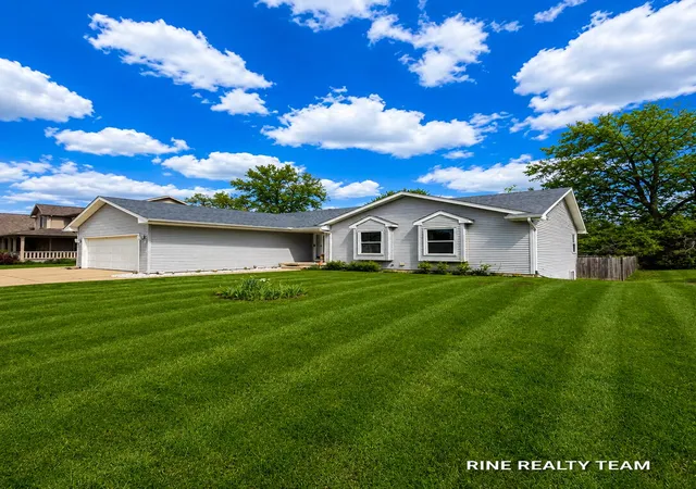 Homes for sale in Lansing, MI | 1121 Durango Dr, Lansing, MI 48917 | MLS# 65026020796