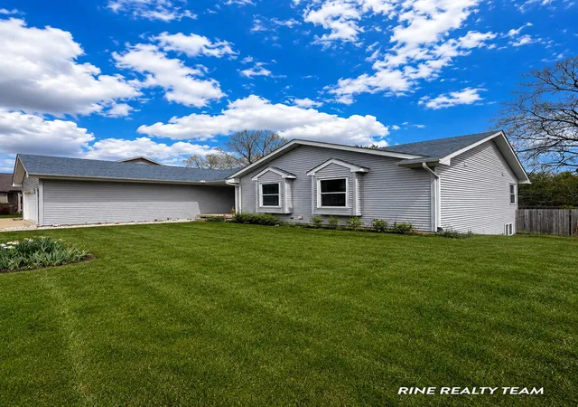 Homes for sale in Lansing, MI | 1121 Durango Dr, Lansing, MI 48917 | MLS# 65026020796