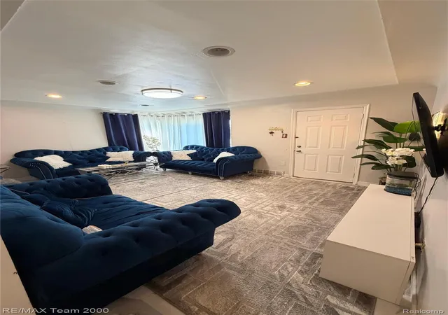 Photo 3 of Single family home for sale at 6624 Centralia St, Dearborn Heights, MI 48127 | MLS# 20261032635 | Listing updated on 2026-07-06