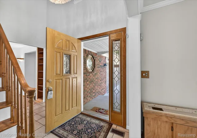 5th image of 35037 Ellen Ct, Livonia, MI 48154 | MLS# 20261032676