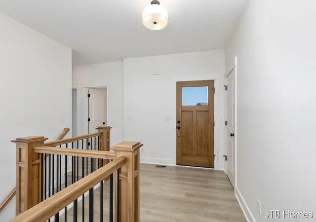 5th image of 6612 Inwood Ridge Dr Ne, Rockford, MI 49341 | MLS# 65026020870
