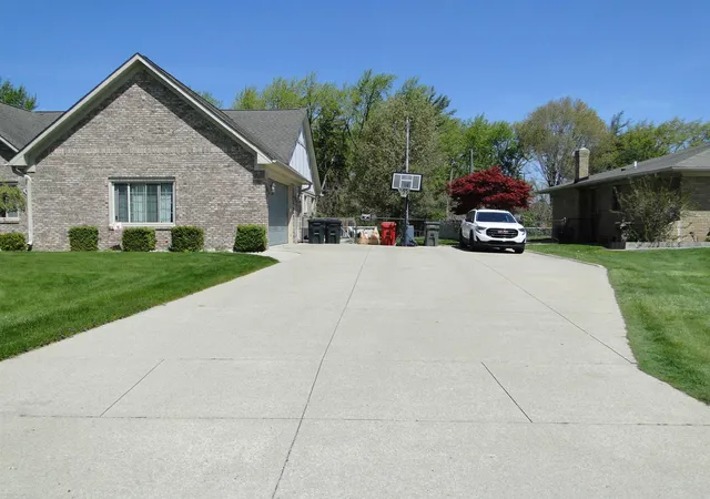 Photo 5 of Single family home for sale at 19549 Dixie Dr, Clinton Township, MI 48035 | MLS# 58050206861 | Listing updated on 2026-06-16