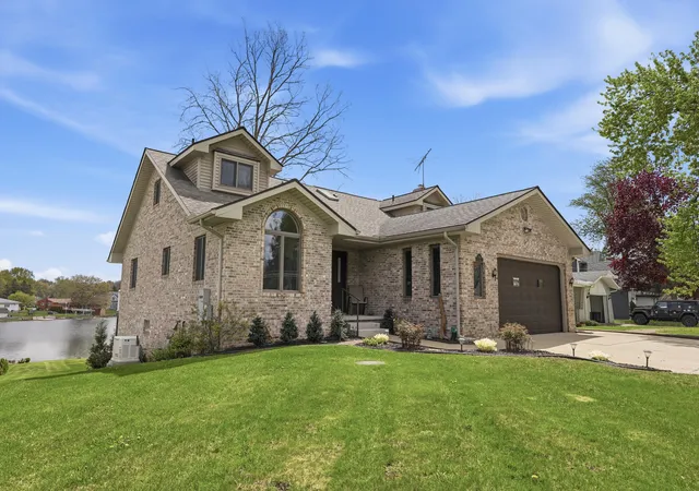 Photo 2 of Single family home for sale at 3750 Loch Dr, Highland, MI 48357 | MLS# 81026020926 | Listing updated on 2026-09-01