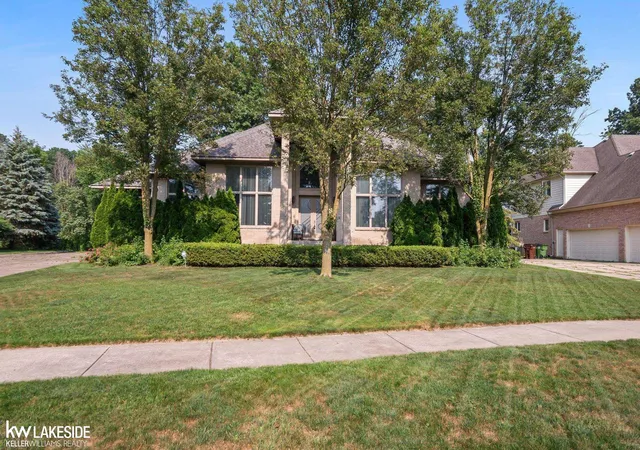 2nd image of 55766 Apple Ln, Shelby Township, MI 48316 | MLS# 58050206894