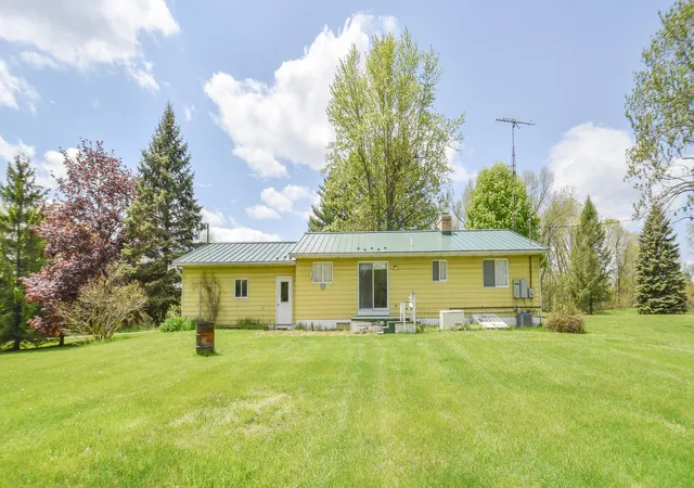 Homes for sale in Quincy, MI | 305 Ridge Rd, Quincy, MI 49082 | MLS# 62026020998