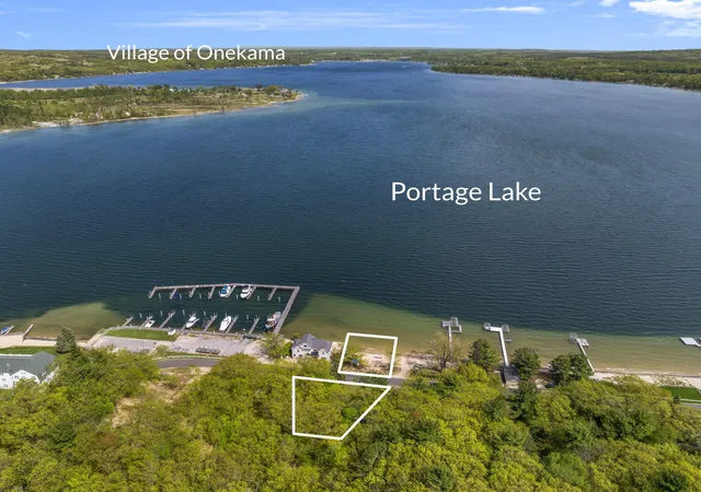 49th image of 8468 Portage Point Dr, Onekama, MI 49675 | MLS# 67026021002