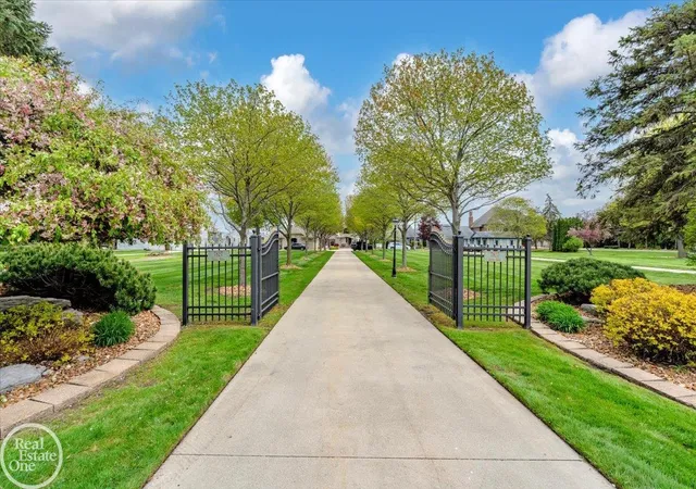 Photo 3 of Single family home for sale at 7827 S River Rd, Cottrellville, MI 48039 | MLS# 58050206898 | Listing updated on 2026-08-30