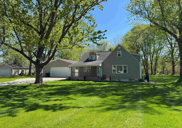 Photo 3 of Single family home for sale at 575 Lutzke Rd, Saginaw, MI 48609 | MLS# 61050206916 | Listing updated on 2026-07-30