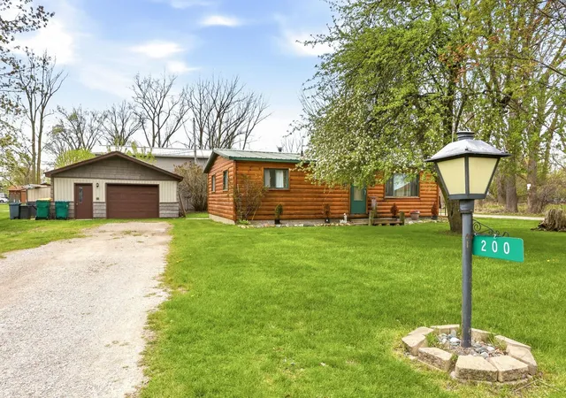 Photo 3 of Single family home for sale at 200 Sunrise, Bay City, MI 48706 | MLS# 61050206926 | Listing updated on 2026-09-25