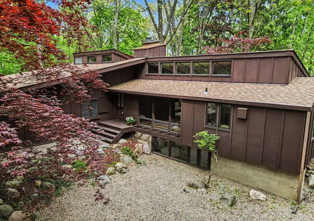 Photo 1 of Single family home for sale at 1000 Carolee Ln, Kalamazoo, MI 49008 | MLS# 66026021060 | Listing updated on 2026-08-27