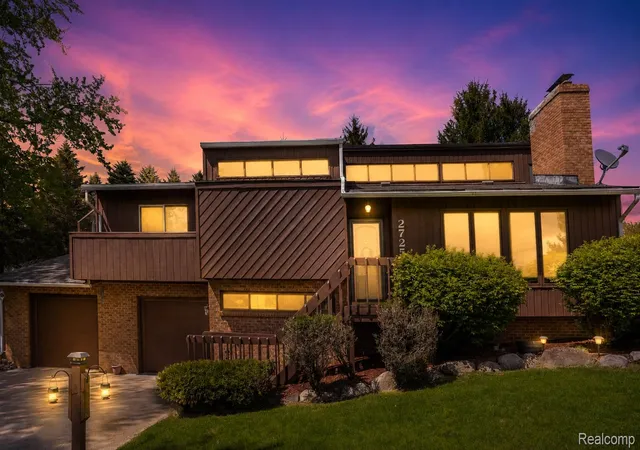 Photo 1 of Sale Pending at 2725 Cooley Lake Rd, Highland, MI 48356 | MLS# 20261032949 | Listing updated on 2026-10-05