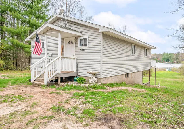 2nd image of 9928 Shady Ln, Reed City, MI 49677 | MLS# 72026021101