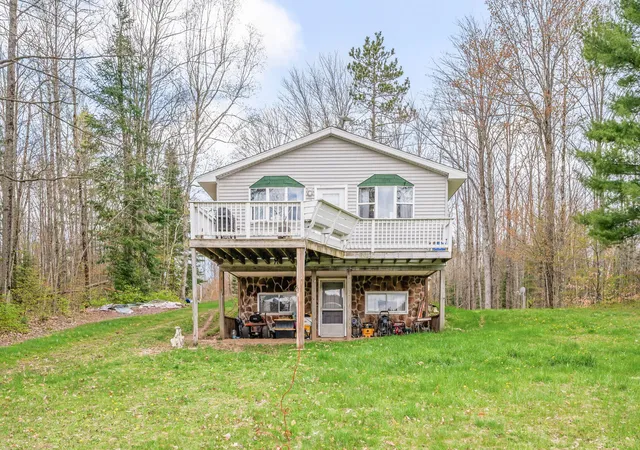 Photo 3 of Single family home for sale at 9928 Shady Ln, Reed City, MI 49677 | MLS# 72026021101 | Listing updated on 2026-05-09